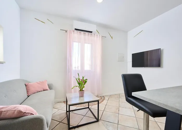 Elettra Gostinjska kuća 3*